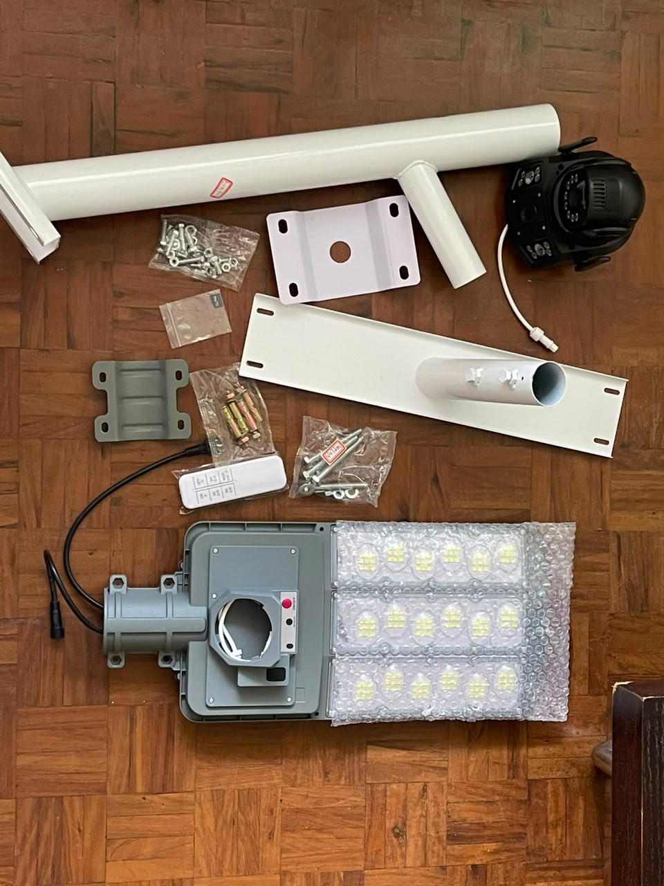 🌟 Poste Inteligente Solar LED com Câmara de Vigilância Integrada 🌟